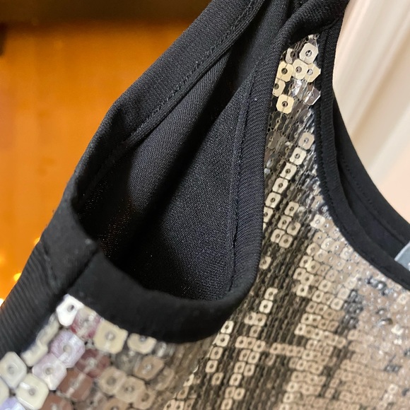 I wore this once in a suit. It doesn't fit me now. Small, very soft material. - Picture 4 of 5